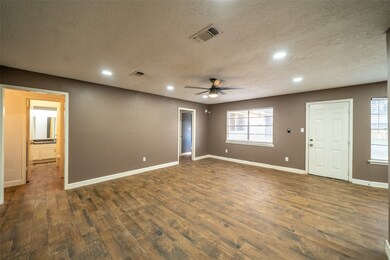 5011 Abercreek Ave, Friendswood, TX 77546 - photo 6