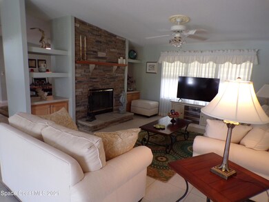 917 Evergreen St, Sebastian, FL 32976 - photo 2