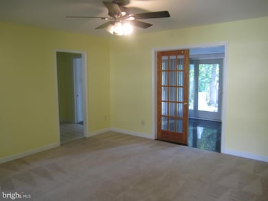 611 Valley Dr SE, Vienna, VA 22180 - photo 4