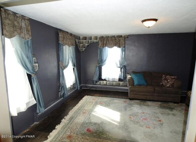 Living Room (2)