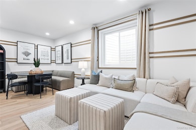 5102 Teaberry Ln unit 35, Fishkill, NY 12524 - photo 2