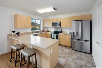 Enjoy cooking and entertaining in this spacious ki