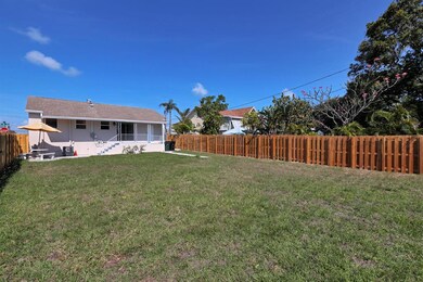 302 N B St - 03