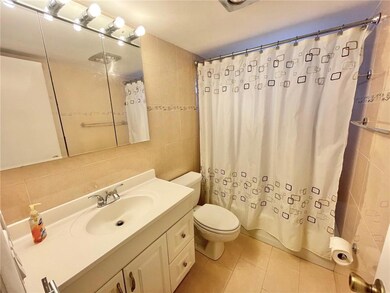 Guest full bathroom.