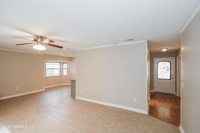 005-photo-dining-room-10472268