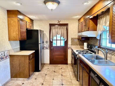 6 Montbatten Rd, Billerica, MA 01821 - photo 4