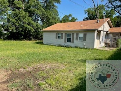 2105 & 2105 1/2 W 16th St, Texarkana, TX 75501 - photo 2