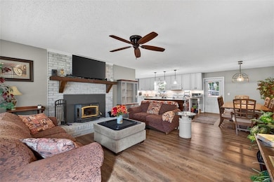 5867 Meadow View Ln, Flowery Branch, GA 30542 - photo 3