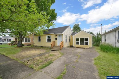 1050 14th Ave SW, Albany, OR 97321 - photo 2