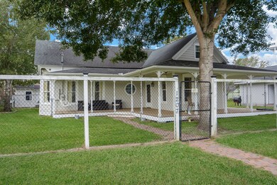 1207 Smith St, Waller, TX 77484 - photo 3