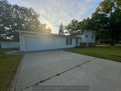 1518 N Vine St, Grand Island, NE 68801 - photo 3