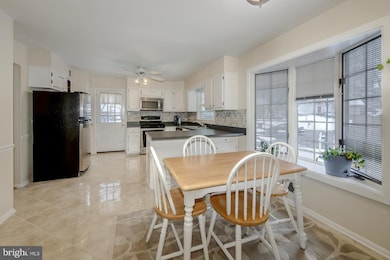 6808 Lamp Post Ln, Alexandria, VA 22306 - photo 7