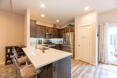 2933NWHemlockLn-27