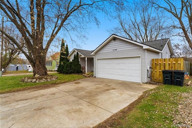 3294 Comer Dr, Flint, MI 48506 - photo 3