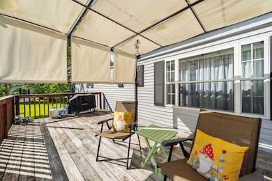 Spacious Deck w/ Canopy to Relax and Enjoy Nature