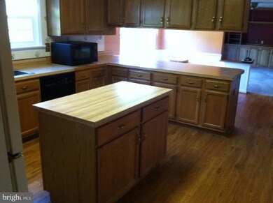 6301 Woodcrest Dr, Dunkirk, MD 20754 - photo 4