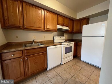 9641 Hagel Cir, Lorton, VA 22079 - photo 4