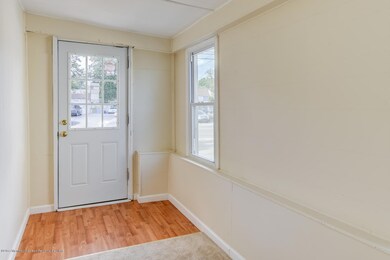 710 King Georges Rd Woodbridge-large-006