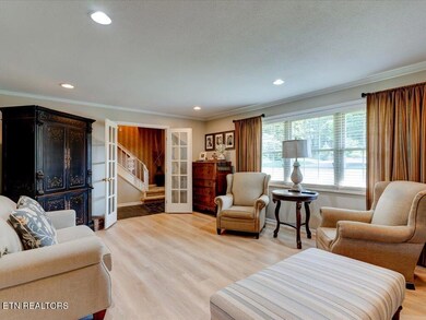 619 Barton Dr - 6
