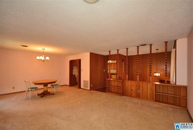 Spacious living room/dining area