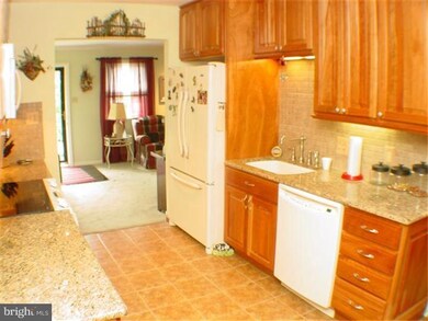 103 Chesapeake Dr, Newtown, PA 18940 - photo 4