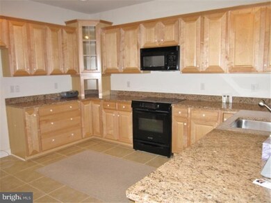 1043 Burgundy Cir, Pennsburg, PA 18073 - photo 6