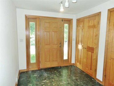 Entry/Foyer.