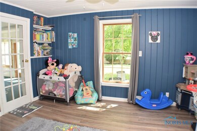 305 W College Ave, Woodville, OH 43469 - photo 5