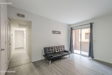 1810 E Blacklidge Dr unit 610, Tucson, AZ 85719 - photo 4