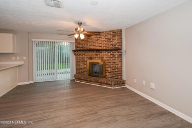 6968 Gribbin Ct, Jacksonville, FL 32210 - photo 4