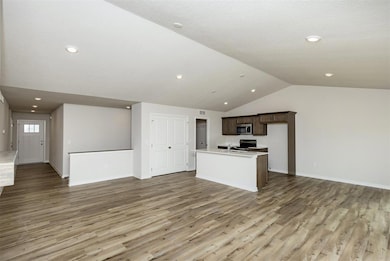 4396 Honey Bee Ridge, Des Moines, IA 50317 - photo 4