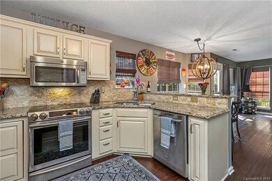 Upgraded kitchen. Convection oven.