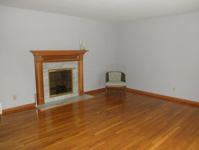 1310 Vinewood Dr, Columbus, OH 43229 - photo 2