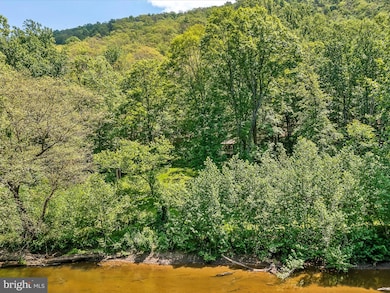 1414 Briary Bottom Ln, Great Cacapon, WV 25422 - photo 6