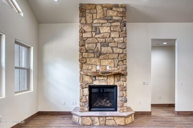 005_Living Room