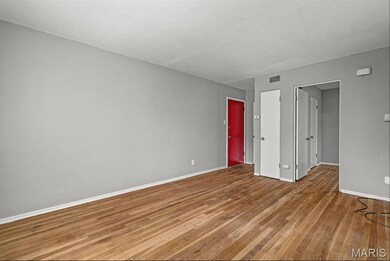 1108 Bates St, Saint Louis, MO 63111 - photo 2