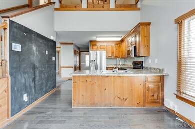 Kitchen with a peninsula island, a sink, a towerin