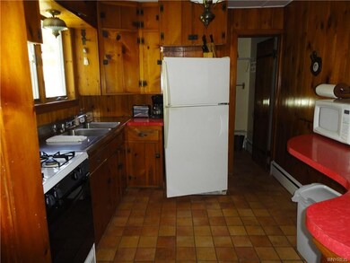 COMPACT EFFICIENT KITCHEN