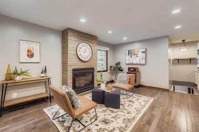 1348 Calumet Ave - Web Quality - 011 - 07 Living Room.jpg