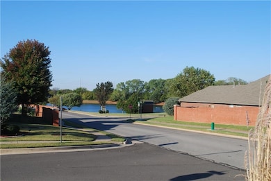 2725 Brenton Dr, Edmond, OK 73012 - photo 2