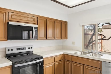 1444 Eagle Peak Ct unit E, Chula Vista, CA 91910 - photo 4