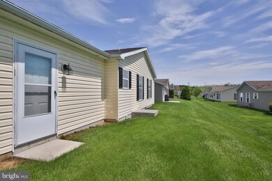 108 Nuthatch Ct W, Bechtelsville, PA 19505 - photo 2