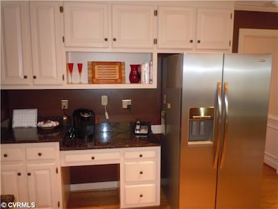 Kitchen - Built-In desk with Granite top