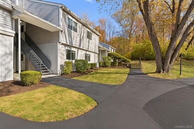 148 Flintlock Way unit D, Yorktown Heights, NY 10598 - photo 2