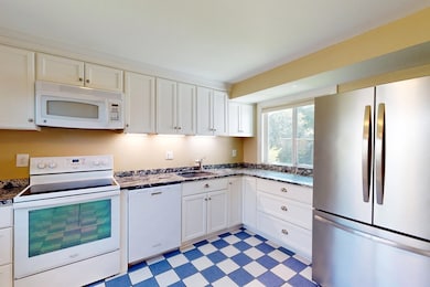 21 Autumn Ln, Amherst, MA 01002 - photo 3