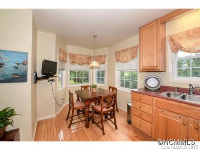 106 Thistle Knoll Ct unit 10, Asheville, NC 28803 - photo 4