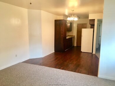 803 Autumn Cir unit B, College Station, TX 77840 - photo 3