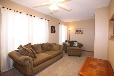 811 21st Ave SW, Cedar Rapids, IA 52404 - photo 2