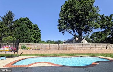 1006 Kimberwicke Rd, McLean, VA 22102 - photo 5