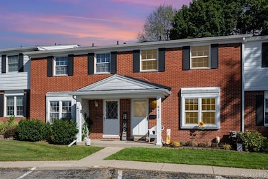 6723 Andersonville Rd unit E42, Clarkston, MI 48346 - photo 2